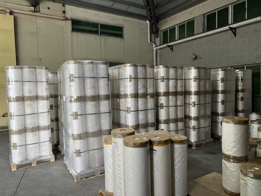 Proteggi e migliora i tuoi prodotti senza sforzo con la pellicola di laminazione a contatto morbido per imballaggi.