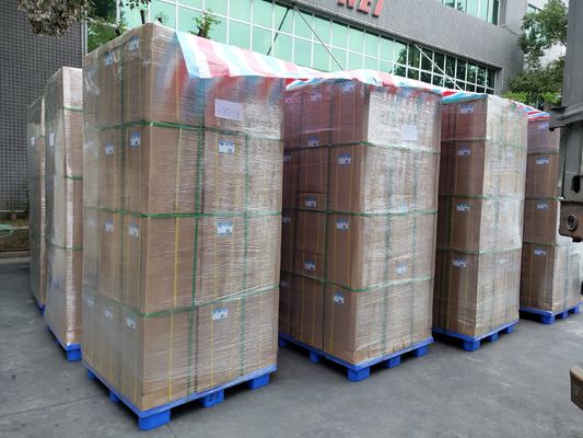 Film di laminazione termica con matrice adesiva polimerica avanzata e strato PET otticamente ingegnerizzato per la resistenza all'abrasione