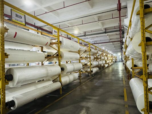 Film di laminazione termica PET ad alta chiarezza con resistenza alle temperature fino a 130°C e lunghezza personalizzata fino a 6000 metri