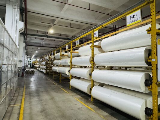 Film di laminazione termica PET ad alta chiarezza con lucentezza superiore a 90 gradi e spessore da 11 a 250 micron per laminatore termico