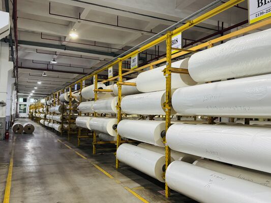 Pellicola di laminazione termica in PET resistente alle temperature fino a 130°C 3 pollici o core di carta su misura e lunghezza 0-6000 metri