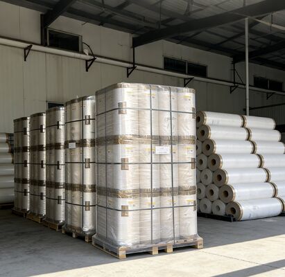 Pellicola di laminazione lucida a prova di umidità con trattamento corona a doppio lato e adesivo EVA per una finitura ad alta lucentezza