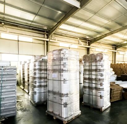 Film di laminazione lucido superiore a 90 GU con prova di umidità e trattamento a doppio lato Corona