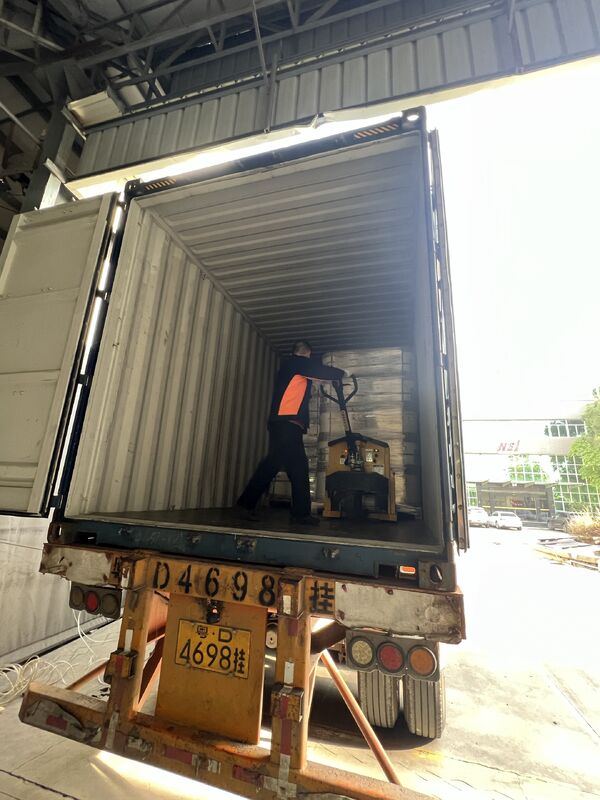 Multiple Extrusion Matte Lamination Film with 300m-4000m Roll Length and 1 Inch 3 Inch Paper Core for Soft Hardness Protection