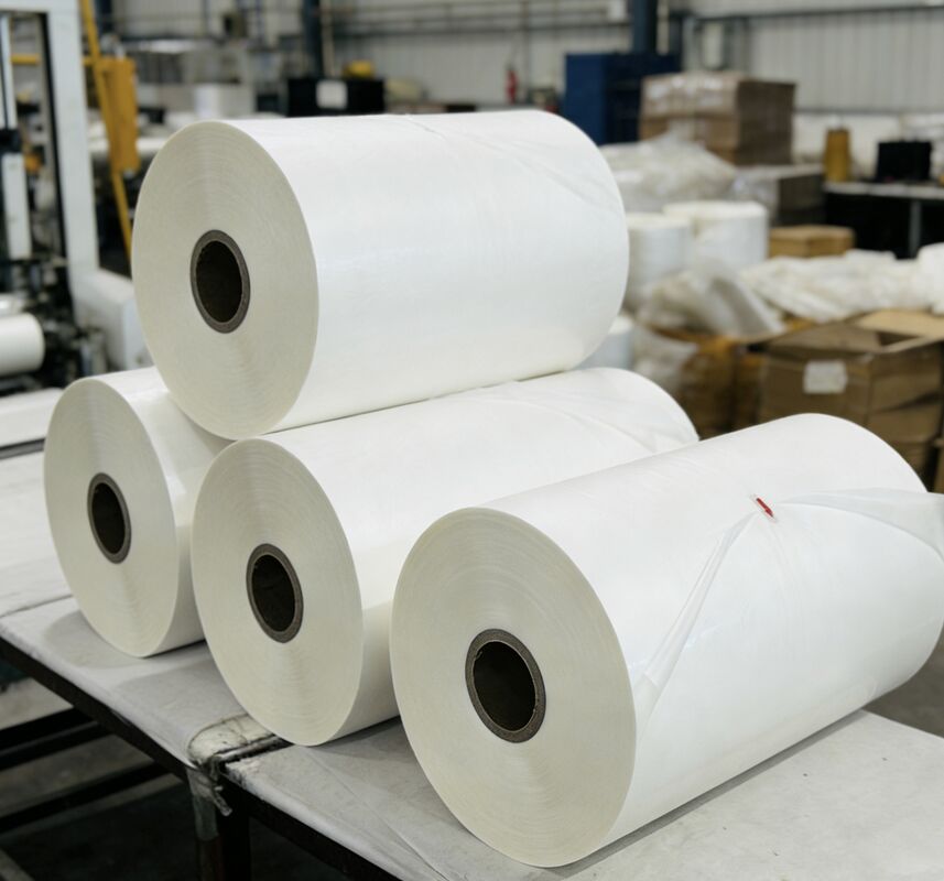 Pellicola di laminazione matta premium con trattamento corona a doppio lato oltre 42 dines e spessore da 17 a 45 micron per la laminazione termica