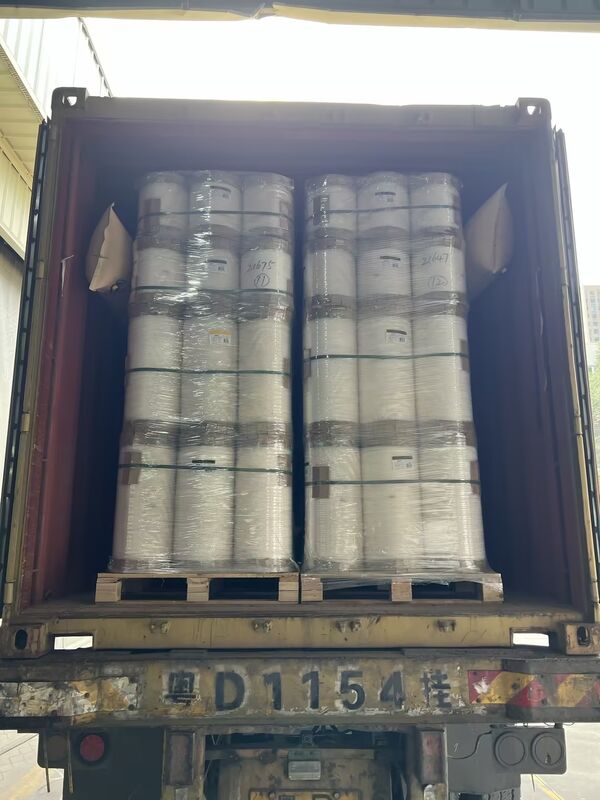 Film PET metallizzato con resistenza al calore fino a 110 °C, resistenza chimica e superficie riflettente liscia per imballaggi e laminazioni