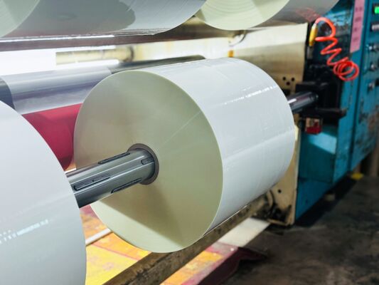 Pellicola di laminazione termica in PET con larghezza personalizzabile e adesivo attivato termicamente adatta ai laminatori termici