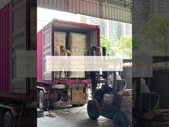 Pellicola di laminazione con finitura lucida che fornisce un livello di lucentezza superiore a 90 GU, progettata per migliorare la brillantezza superficiale e la resistenza ai graffi